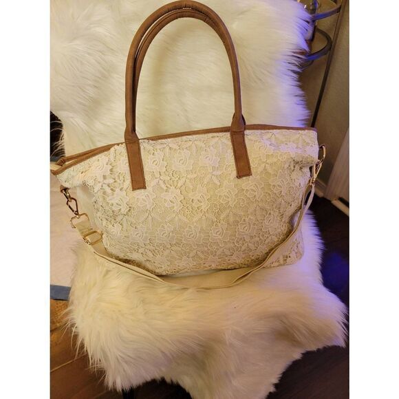 Cream Lace Weekender Bag - Picture 1 of 6